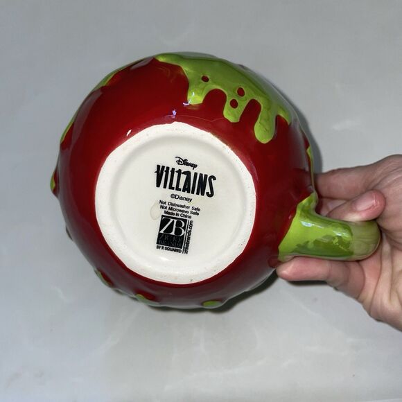 Disney Villains Snow White Wicked Queen Poison Apple Mug Green Red NWOT - Picture 2 of 3
